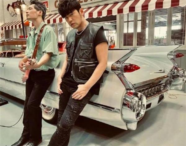 周杰伦新专辑《最伟大的作品》霸榜热搜:明天首播、QQ音乐预约破400万 | 听风博客网